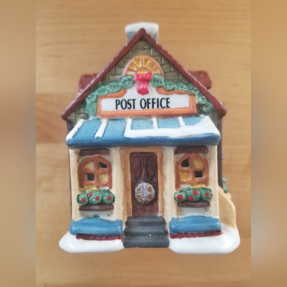 Vintage Holiday Time 6 Piece Village Collectibles House Set - Picture 5 of 10